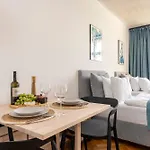 Visit Oomph Apartament Praga