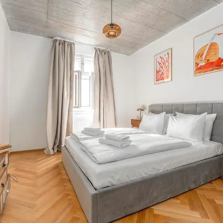 Visit Oomph * プラハ