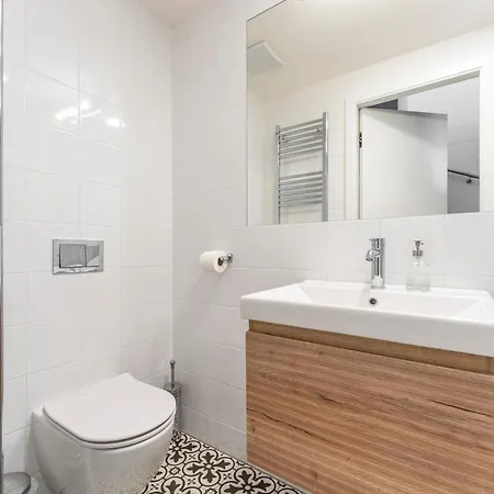 Apartment Visit Oomph *