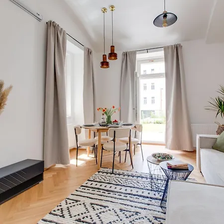 Visit Oomph Apartment Prag