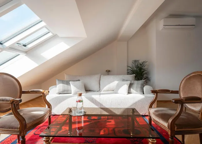 Visit Oomph Apartamento Praga