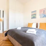 Apartment Visit Oomph